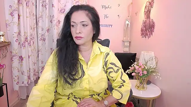 Snapshot of MyLovOne chatting on 06.16.26 MyLovOne online show from 06.16.26
