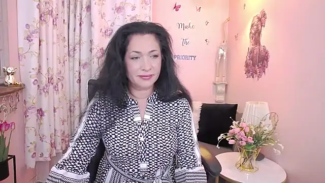 Snapshot of MyLovOne chatting on 06.19.26 MyLovOne online show from 06.19.26