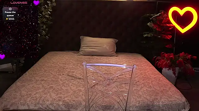 DiamondGoldie online show from 06.12.26