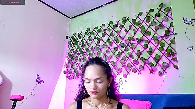 Karen Ariass online show from 05.11.26