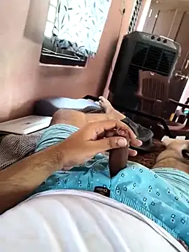 Snapshot of Yourslovingdick chatting on 11.05.25 Yourslovingdick online show from 11.05.25