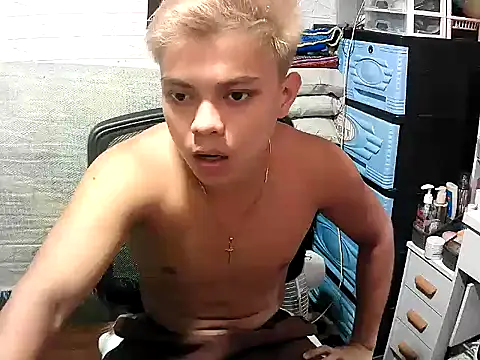 Snapshot of Pinoy_slutcummer69 chatting on 06.06.26 Pinoy slutcummer69 online show from 06.06.26
