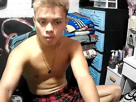 Snapshot of Pinoy_slutcummer69 chatting on 06.18.26 Pinoy slutcummer69 online show from 06.18.26