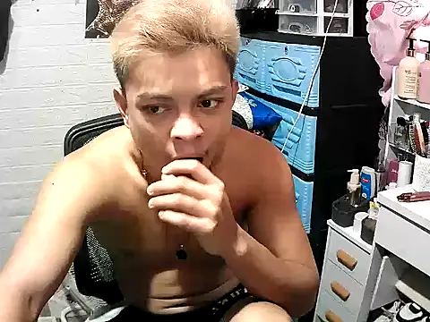 Snapshot of Pinoy_slutcummer69 chatting on 06.25.26 Pinoy slutcummer69 online show from 06.25.26