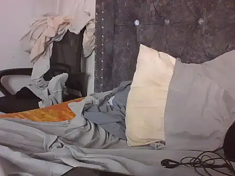 Snapshot of Linah97 chatting on 11.28.25 Linah97 online show from 11.28.25