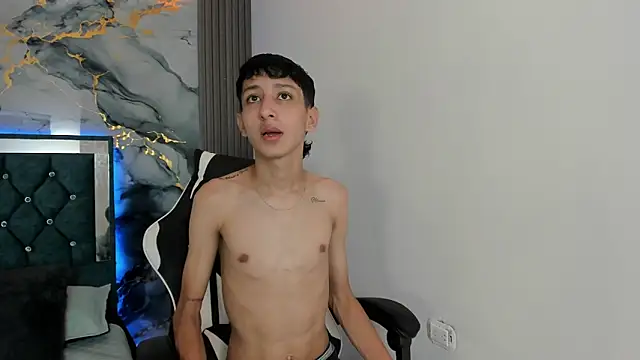 Snapshot of spicyslim_ chatting on 01.14.26 spicyslim online show from 01.14.26