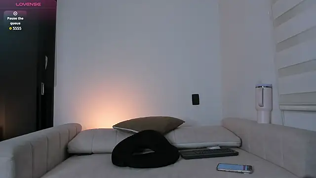 Snapshot of arianna_000 chatting on 06.16.26 arianna 000 online show from 06.16.26