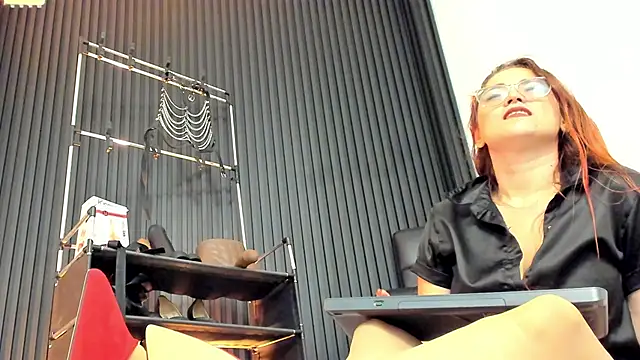 Snapshot of MissKathyfox chatting on 11.10.25 MissKathyfox online show from 11.10.25