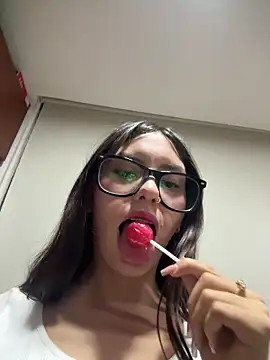 Katie rawwww online show from 09.27.25