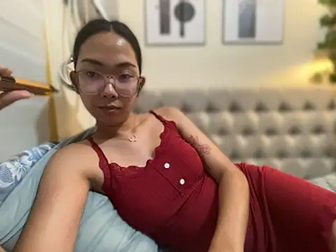 Sluttgwen69 online show from 04.29.26