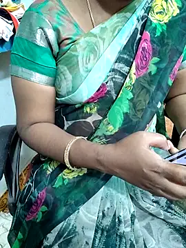 Snapshot of lolida69thamil chatting on 09.28.25 lolida69thamil online show from 09.28.25