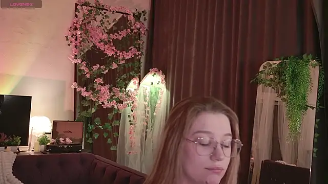 Snapshot of Morvelyn chatting on 05.20.26 Morvelyn online show from 05.20.26