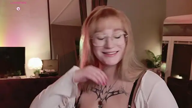 Snapshot of Morvelyn chatting on 07.11.26 Morvelyn online show from 07.11.26