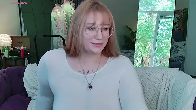 Snapshot of Morvelyn chatting on 07.28.26 Morvelyn online show from 07.28.26