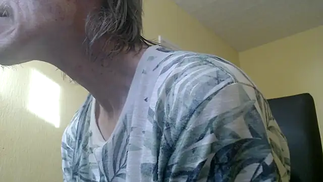 Snapshot of k74robert chatting on 11.14.25 k74robert online show from 11.14.25