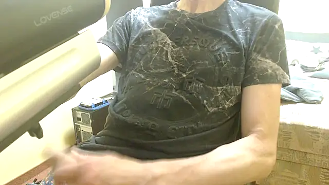 Snapshot of k74robert chatting on 11.19.25 k74robert online show from 11.19.25