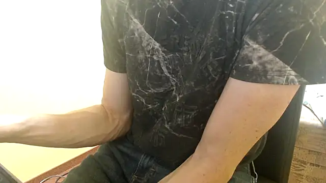 Snapshot of k74robert chatting on 11.21.25 k74robert online show from 11.21.25