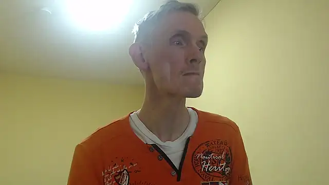 Snapshot of k74robert chatting on 12.05.25 k74robert online show from 12.05.25