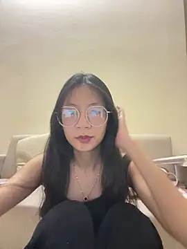 Snapshot of Lil-Gi chatting on 11.13.25 Lil-Gi online show from 11.13.25