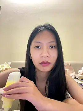 Snapshot of Lil-Gi chatting on 11.17.25 Lil-Gi online show from 11.17.25