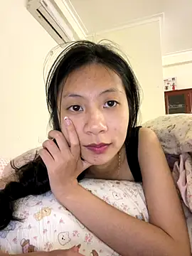 Snapshot of Lil-Gi chatting on 11.22.25 Lil-Gi online show from 11.22.25