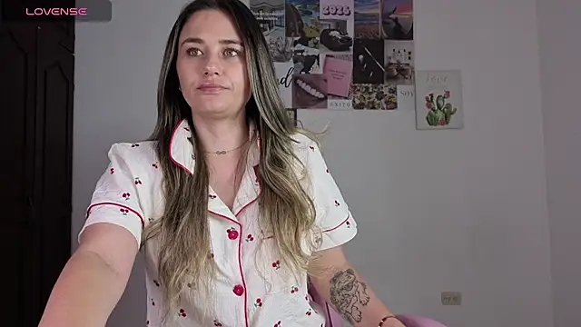 Veronika  Winslow  online show from 02.25.26