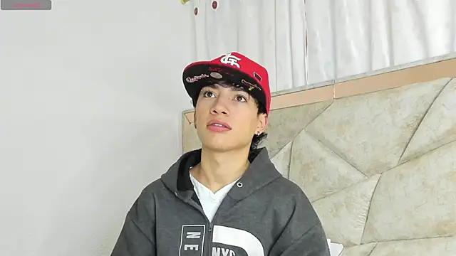 Snapshot of Thiago_Divine_ chatting on 09.17.25 Thiago Divine  online show from 09.17.25