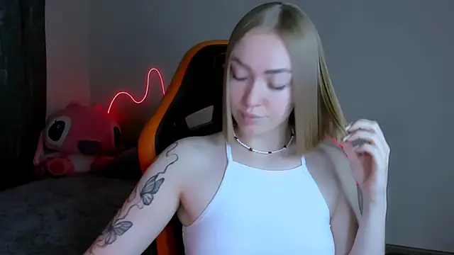 LaraKrein lk online show from 10.23.25