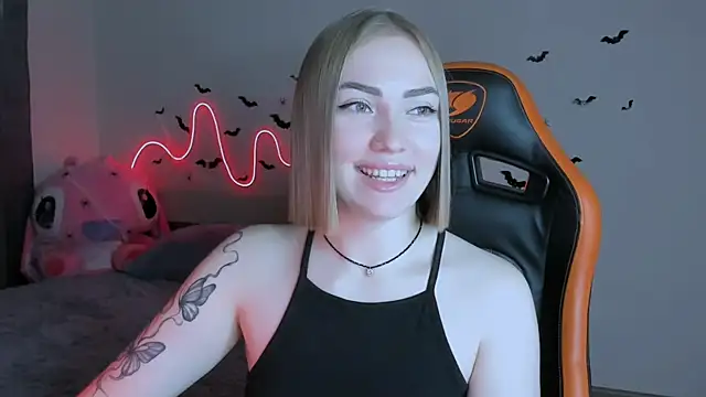 LaraKrein lk online show from 10.24.25