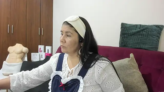 kiraGeiner online show from 12.01.25