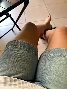 Snapshot of sharon-Hanna chatting on 12.18.25 sharon-Hanna online show from 12.18.25