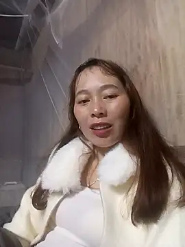 Snapshot of Bianly chatting on 11.13.25 Bianly online show from 11.13.25