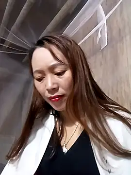 Snapshot of Bianly chatting on 11.25.25 Bianly online show from 11.25.25