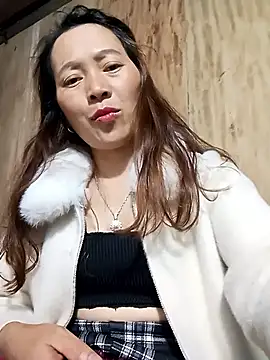 Snapshot of Bianly chatting on 12.16.25 Bianly online show from 12.16.25