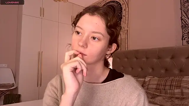 Snapshot of IrisPurrphy chatting on 11.16.25 IrisPurrphy online show from 11.16.25