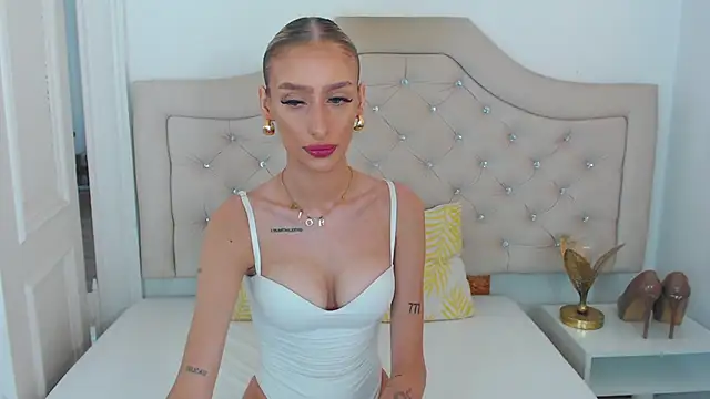 Snapshot of NatalieSensual chatting on 05.27.26 NatalieSensual online show from 05.27.26