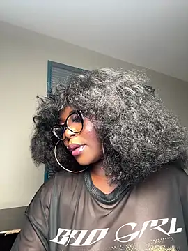 WomanNextdoor1 online show from 05.21.26