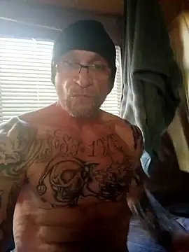 Snapshot of ShawnandDani7074 chatting on 12.16.25 ShawnandDani7074 online show from 12.16.25