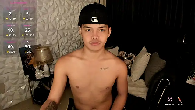 Snapshot of asianhugescott chatting on 01.10.26 asianhugescott online show from 01.10.26