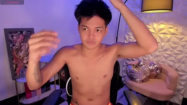 Snapshot of asianhugescott chatting on 02.16.26 asianhugescott online show from 02.16.26