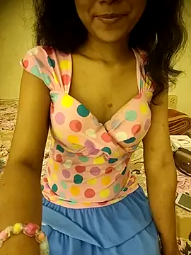 Snapshot of Snaya-baby chatting on 11.17.25 Snaya-baby online show from 11.17.25