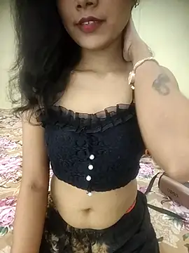 Snapshot of Snaya-baby chatting on 11.18.25 Snaya-baby online show from 11.18.25