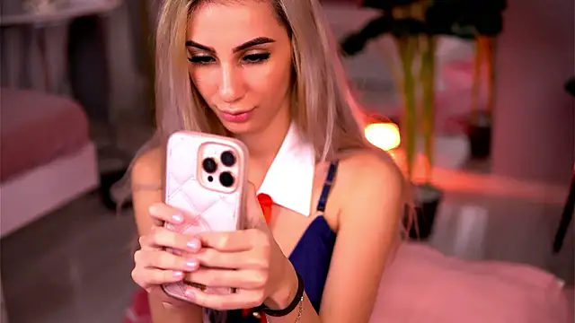 AwaLynch online show from 03.18.26