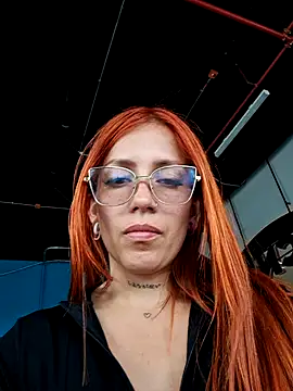 Snapshot of Alis_xxx chatting on 10.21.25 Alis xxx online show from 10.21.25