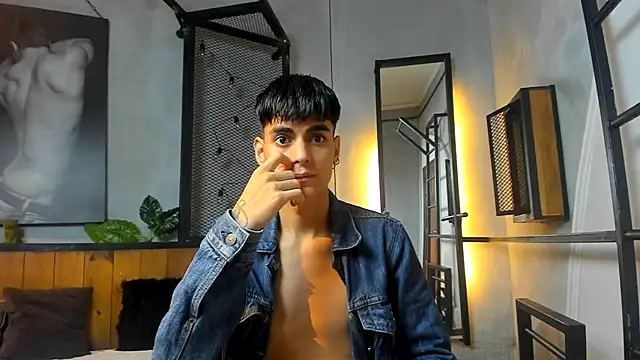 Snapshot of Dani_mc1 chatting on 09.18.25 Dani mc1 online show from 09.18.25