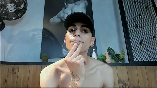 Snapshot of Dani_mc1 chatting on 10.02.25 Dani mc1 online show from 10.02.25