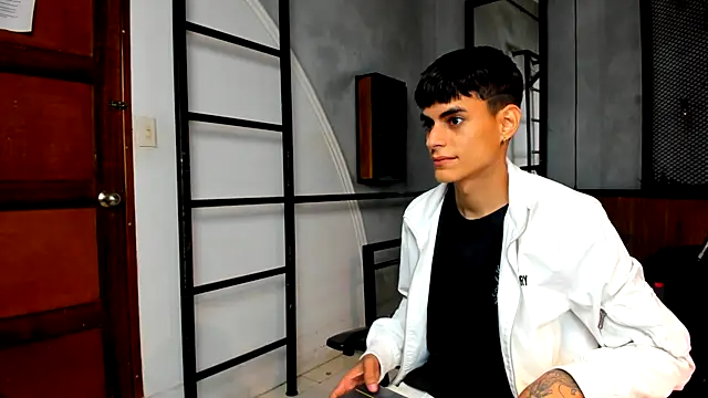 Snapshot of Dani_mc1 chatting on 10.12.25 Dani mc1 online show from 10.12.25