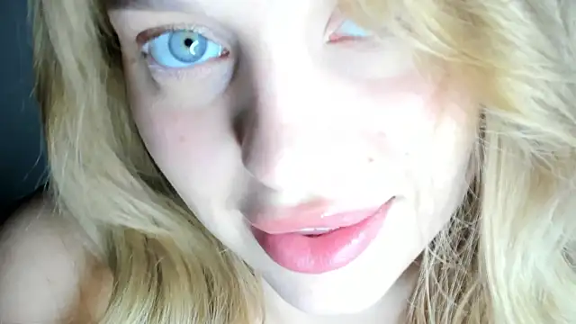 Snapshot of LilyFlamee chatting on 11.14.25 LilyFlamee online show from 11.14.25