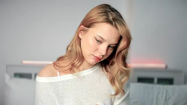 Snapshot of LilyFlamee chatting on 12.16.25 LilyFlamee online show from 12.16.25