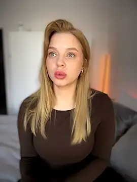 Snapshot of LilyFlamee chatting on 03.14.26 LilyFlamee online show from 03.14.26